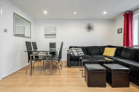 2 bedroom flat to rent, John Maurice Close, London SE17