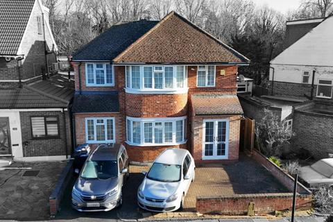 Cheyneys Avenue, Edgware, HA8