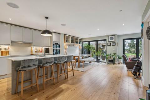 5 bedroom semi-detached house for sale, Pinner Road, Oxhey
