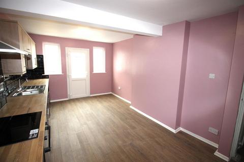 4 bedroom terraced house to rent, Cantilupe Crescent, Aston