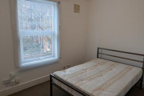 Studio to rent, Archway Road, Highgate, N6