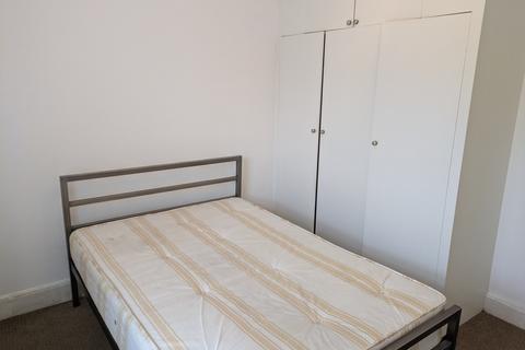 Studio to rent, Archway Road, Highgate, N6