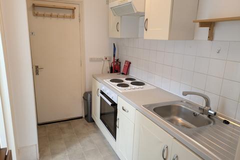 Studio to rent, Archway Road, Highgate, N6