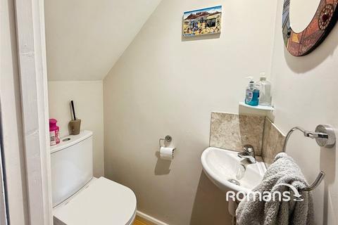 3 bedroom semi-detached house to rent, Carrington Road, High Wycombe, Buckinghamshire, HP12