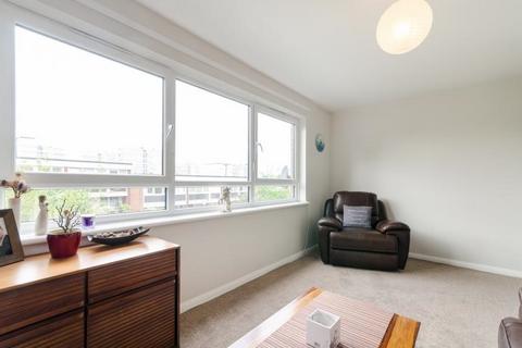 2 bedroom flat for sale, Clarence Lane, London, SW15