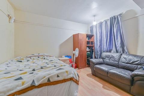 2 bedroom flat for sale, Warwick Gardens, London Road, Thornton Heath, Surrey, CR7