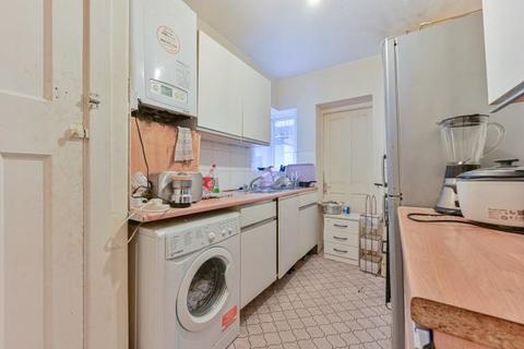 2 bedroom flat for sale, Warwick Gardens, London Road, Thornton Heath, Surrey, CR7
