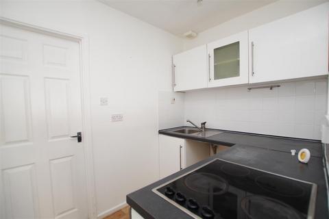 undefined, Ferndale Road, Swindon SN2