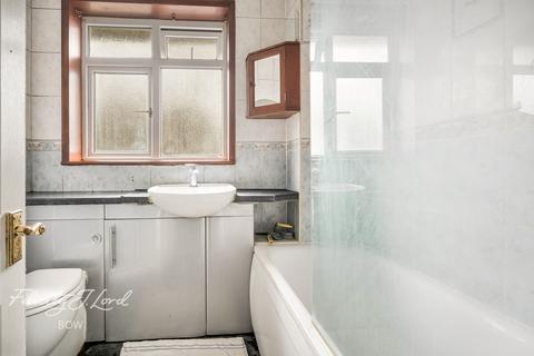 3 bedroom end of terrace house for sale, Susannah Street, London, E14