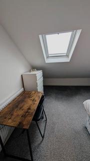 1 bedroom house to rent, Cassiobridge Road, Watford WD18