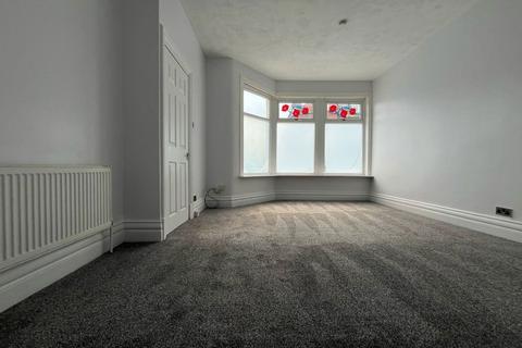 3 bedroom semi-detached house to rent, Bloomfield Road, Blackpool, Lancashire