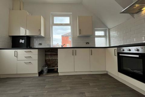 3 bedroom semi-detached house to rent, Bloomfield Road, Blackpool, Lancashire