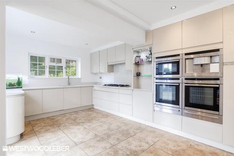 4 bedroom detached house for sale, Crooked Way, Waltham Abbey EN9