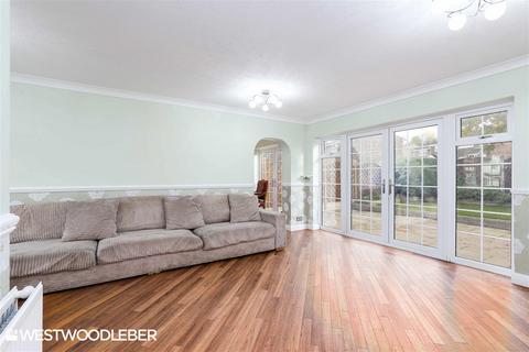4 bedroom detached house for sale, Crooked Way, Waltham Abbey EN9