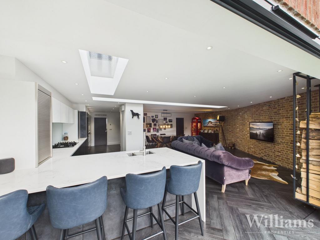 Kitchen / Living Area