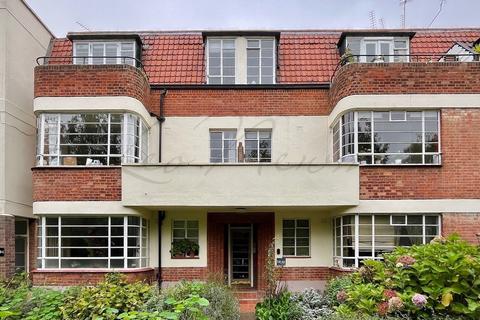 3 bedroom flat to rent, Clissold Court, Greenway N4