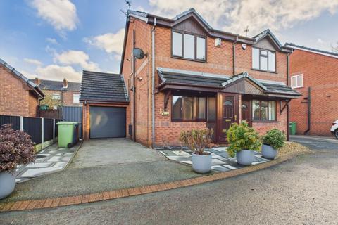 2 bedroom semi-detached house to rent, Wexham Gardens, Platt Bridge, WN2 3SZ