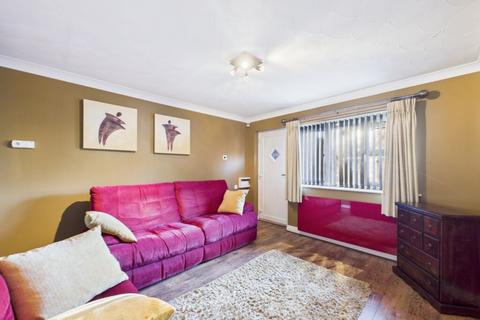 2 bedroom semi-detached house to rent, Wexham Gardens, Platt Bridge, WN2 3SZ