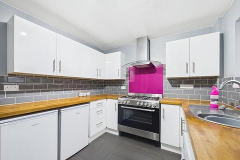 2 bedroom semi-detached house to rent, Wexham Gardens, Platt Bridge, WN2 3SZ