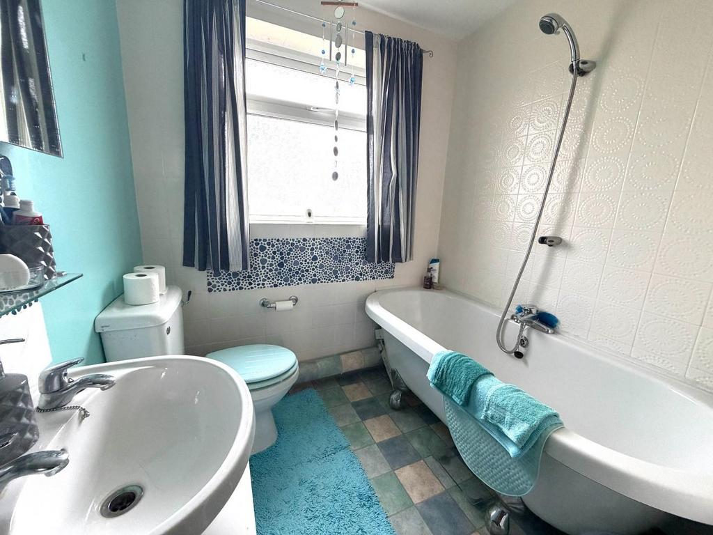 Bathroom.JPG