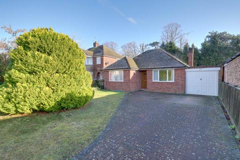 2 bedroom detached bungalow for sale, Westdene Crescent, Reading