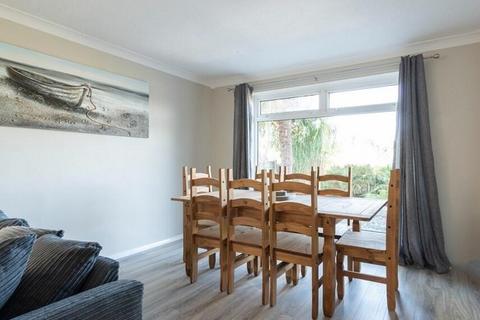 5 bedroom detached house to rent, Winston Gardens, Poole