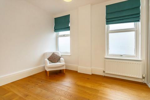 undefined, Mount Mews, Hampton TW12
