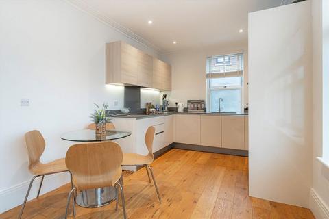 2 bedroom flat to rent, Mount Mews, Hampton TW12