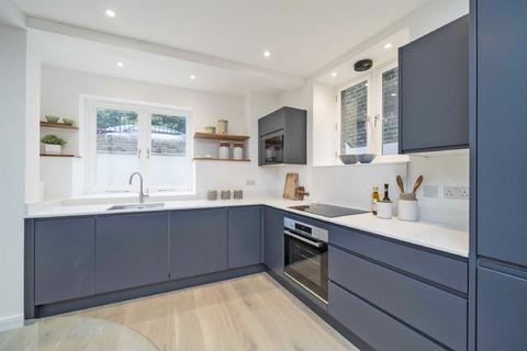 2 bedroom flat to rent, Lacy Road, London SW15