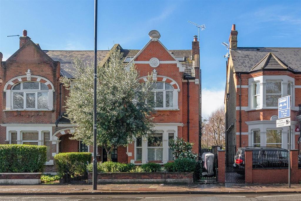 Fulham Palace Road Ph8.jpg