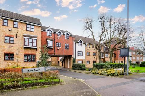 2 bedroom flat for sale, Lea Court, North Chingford