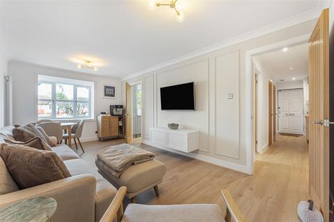 2 bedroom flat for sale, Lea Court, North Chingford