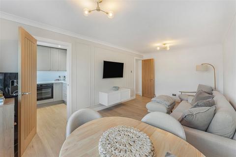 2 bedroom flat for sale, Lea Court, North Chingford