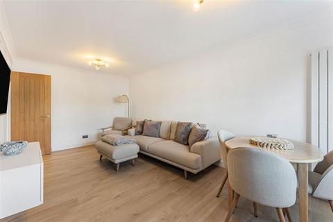 2 bedroom flat for sale, Lea Court, North Chingford