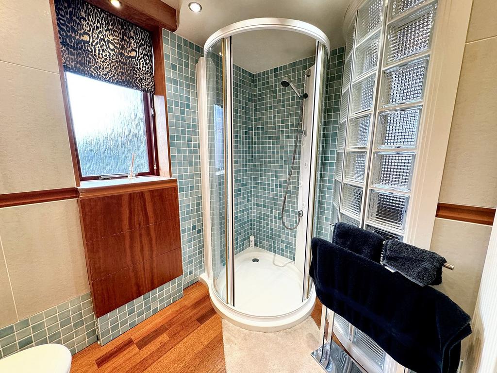 Bedroom Two En-suite