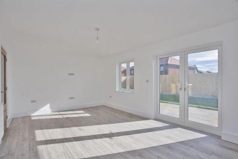 3 bedroom semi-detached house to rent, Beerlings Farm Road, Ramsgate, Kent, CT12