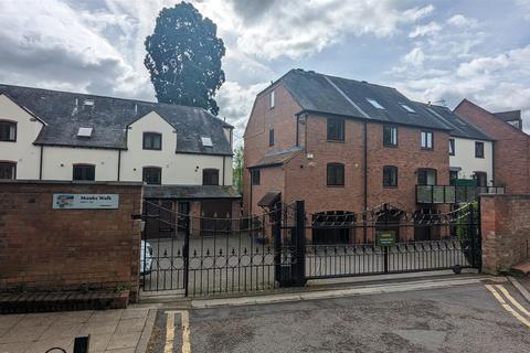 3 bedroom terraced house to rent, Monks Walk, Evesham