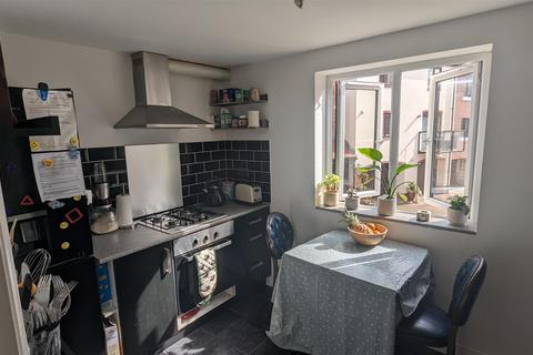 3 bedroom terraced house to rent, Monks Walk, Evesham