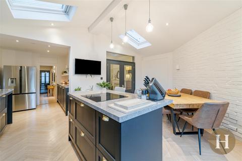 4 bedroom semi-detached house for sale, Clent Road, Oldbury, B68