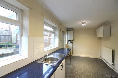 3 bedroom end of terrace house to rent, Denewood Crescent, Nottingham