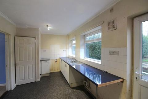 3 bedroom end of terrace house to rent, Denewood Crescent, Nottingham