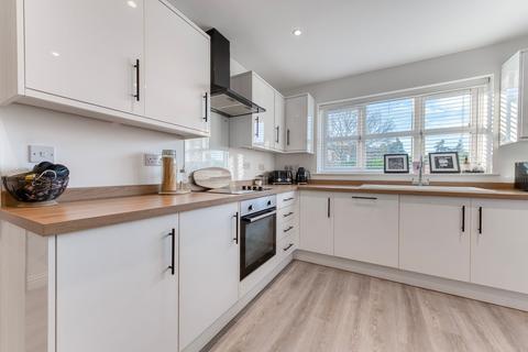 3 bedroom detached house for sale, Beccles Road, Bradwell