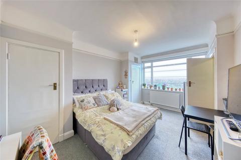 Studio to rent, Du Cane Court, SW17