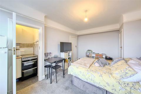 Studio to rent, Du Cane Court, SW17