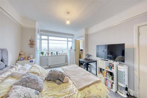 Studio to rent, Du Cane Court, SW17