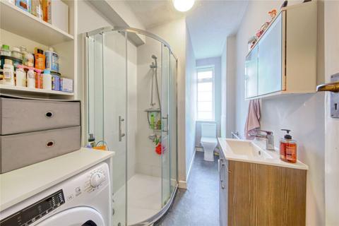 Studio to rent, Du Cane Court, SW17