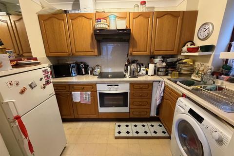 2 bedroom retirement property for sale, Sovereign Court, Magpie Hall Lane, Bromley