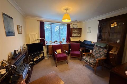 2 bedroom retirement property for sale, Sovereign Court, Magpie Hall Lane, Bromley