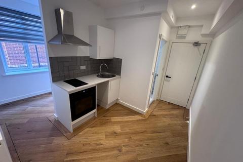 Studio to rent, Poole Road, Bournemouth