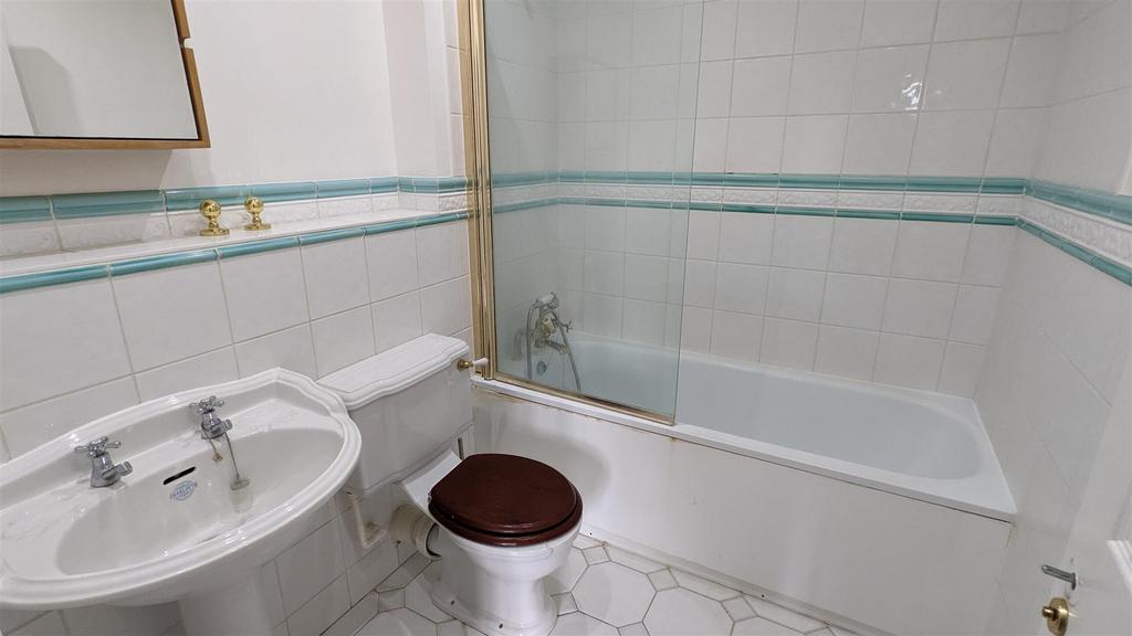 En suite to master